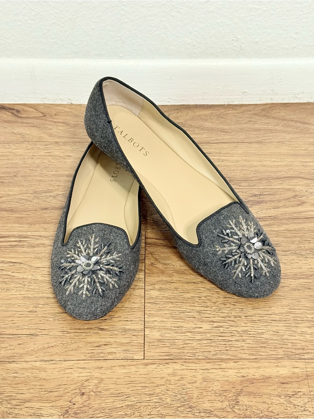 NWOT Talbots Women’s Gray Embellished Loafer Flats Size 8.5M Beaded Floral